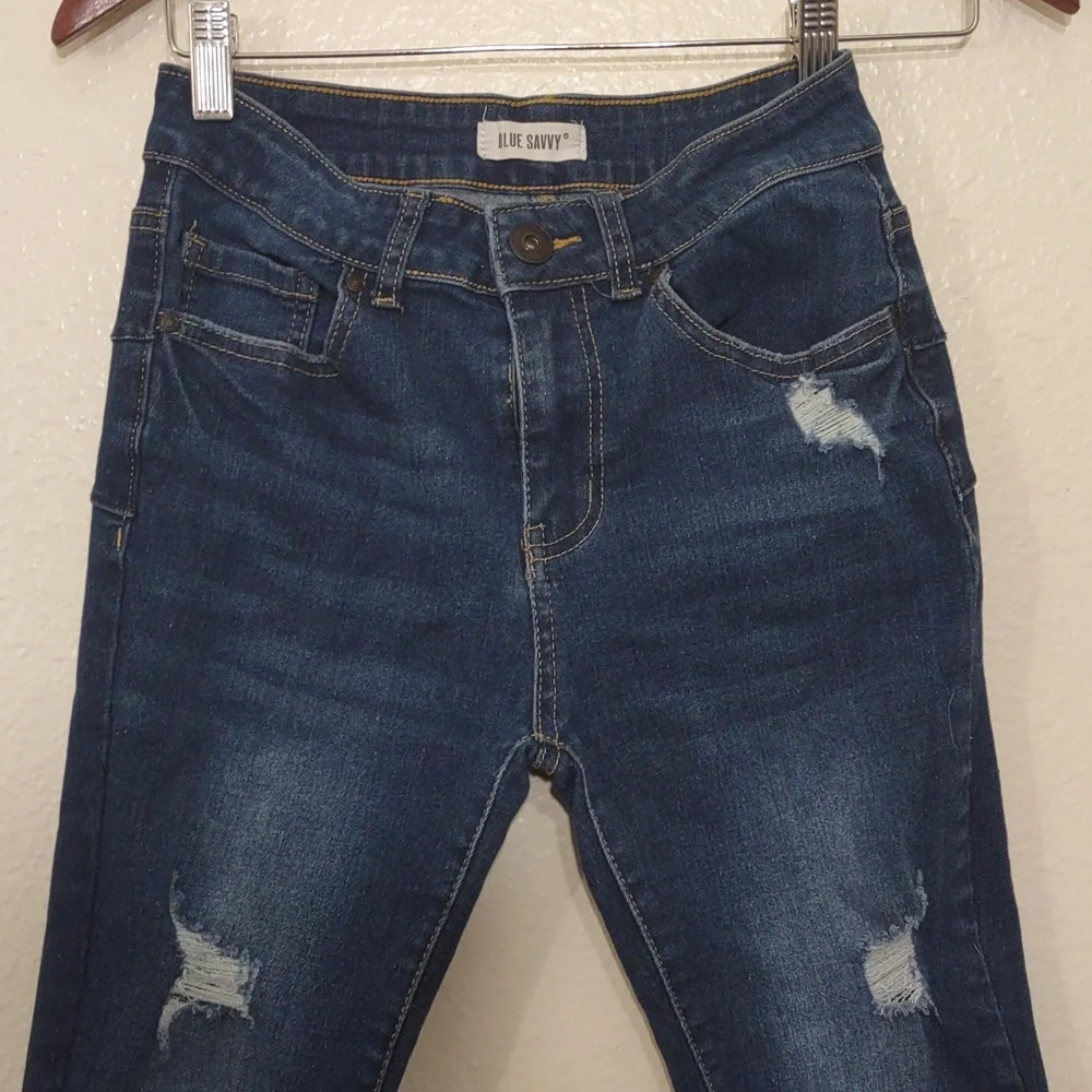USED BLUE SAVVY DISTRESSED JEANS FRAY ON POCKETS SIZE 5/27 BLUE INSEAM 25INCH - Picture 3 of 14